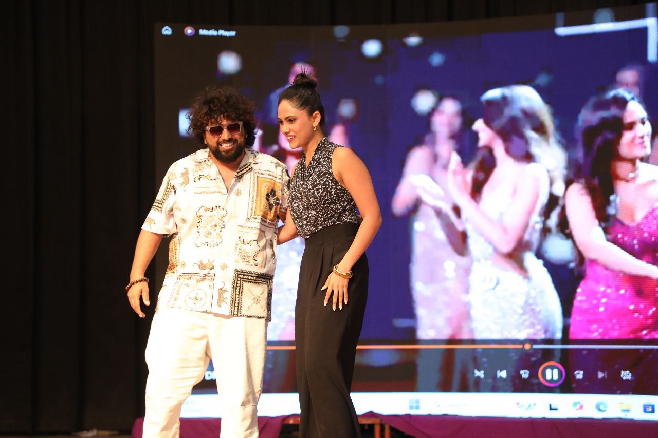 Bhagirath Dave - The Quirky Host on Stage